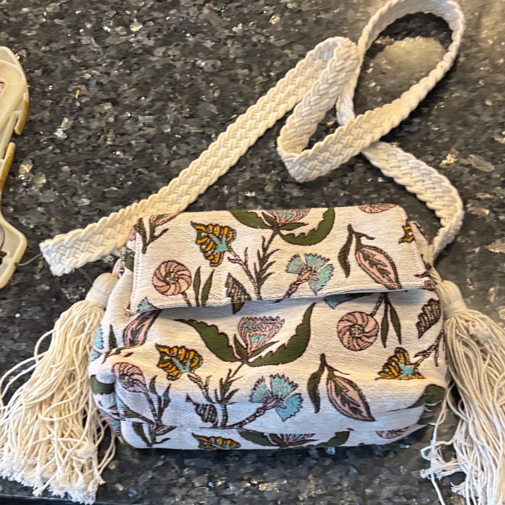 Floral Cream Universal Thread fabric purse - Picture 2 of 9